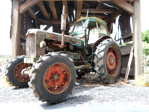 Universal hobbies fordson - hobbies,