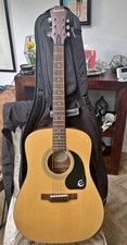 Acoustic Guitar - Gibson 