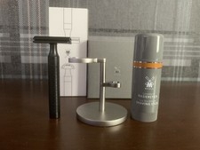 Muhle Rocca Stainless Steel Stand, Jet Black R96 Razor & Sea Buckthorn Stick