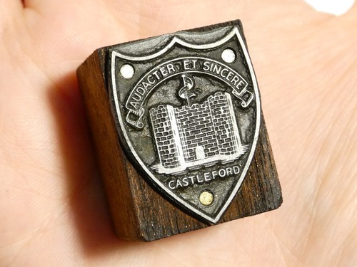 Antique castleford crest coat - antique,