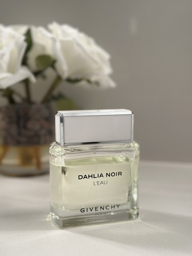 Dahlia noir eau - noir, by