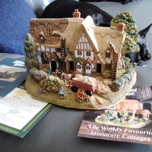Lilliput lane crowning - lilliput,