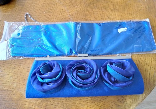 Electric blue flowery - blue,