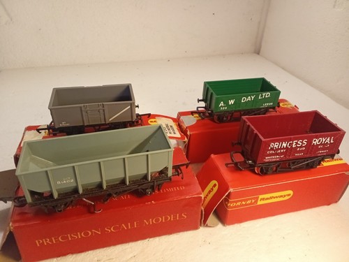 Hornby x wagons - x, as