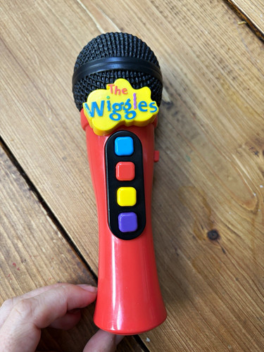 The wiggles musical - wiggles, along