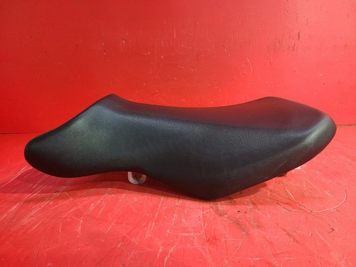 Suzuki gsr 750 front seat - suzuki,