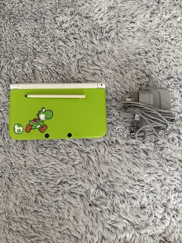Nintendo 3ds console yoshi - nintendo,