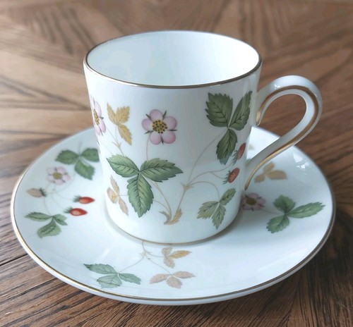 Wedgwood wild strawberry - wild, bone