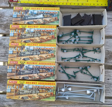 Merit OO HO Gauge Railway Accessories 5 Vintage Boxes Lamp Posts & Fencing