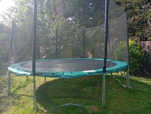 14ft trampoline with enclosure