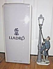 Exquisite Lladro Figurine ~