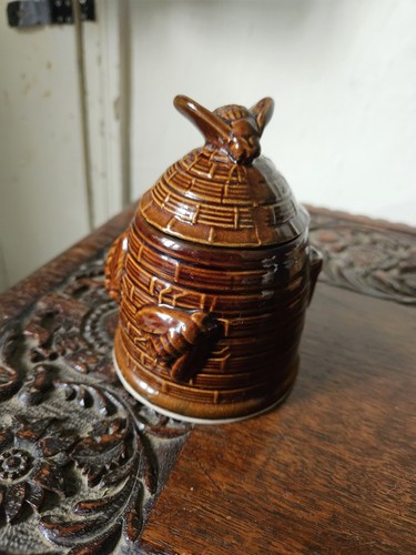 Vintage brown ceramic bee - vintage, hive