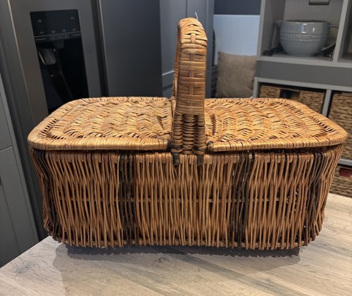 Vintage wicker picnic basket - picnic,