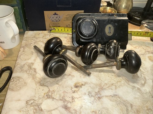Vintage woden door - vintage, knobs