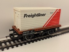 Hornby OO Gauge BR Conflat A Wagon with “Freightliner” Container
