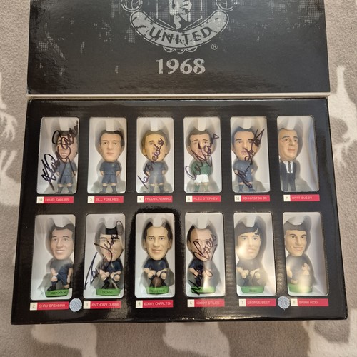 Signed manchester united 1968 - united,