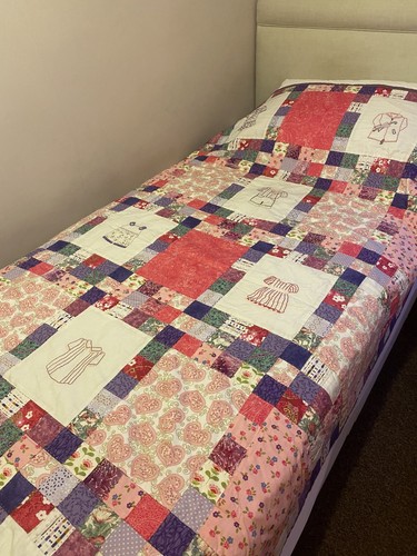 Handmade patchwork quilt pink - patchwork,