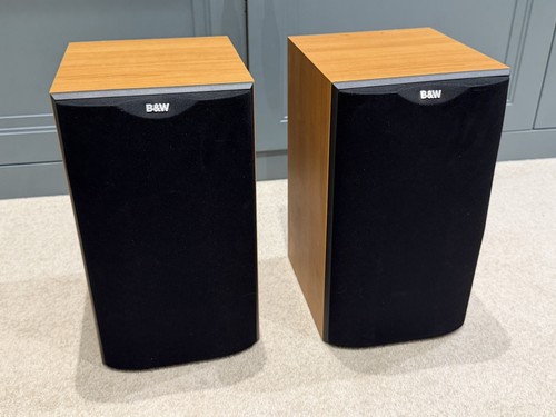 Dm601 s2 bookshelf - b&w,