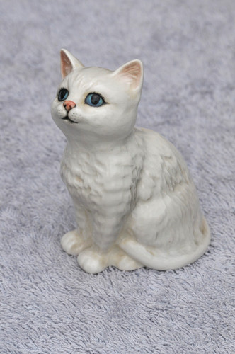 Beswick white shaded grey cat - grey,