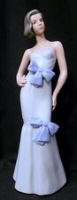 Nao ON THE TOWN # 1216 Figure - Made in Spain by Lladro