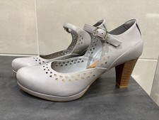 New Size 8D Clarks Chorus