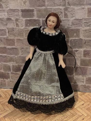 Dolls house scale - dolls, 1/12