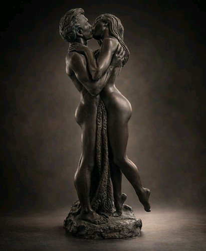 Heredities bronze the embrace - bronze,