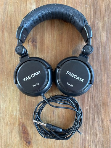 Tascam studio monitoring - th-02,