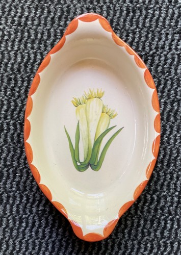 Cloverleaf pottery vegetable - cloverleaf,