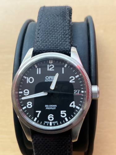Oris pro pilot - crown, date
