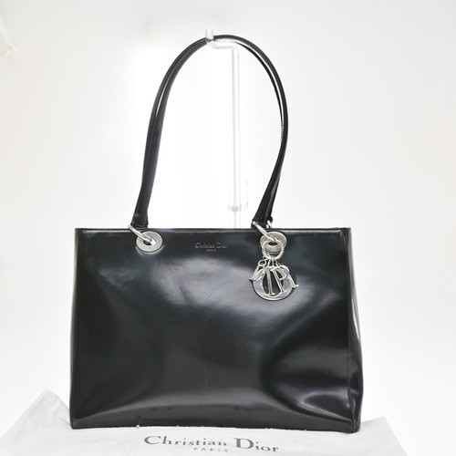 Christian dior logo lady hand - dior,