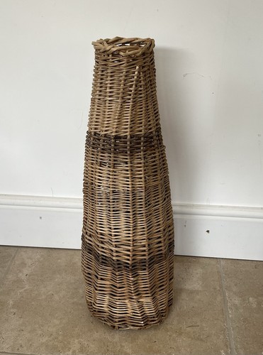 Vintage large wicker floor - large,