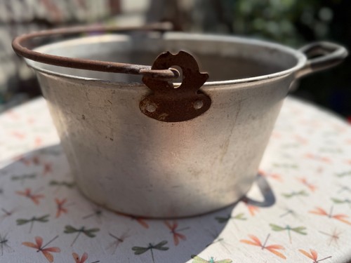 Vintage metal jam - pan,