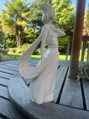 Creamware art deco - creamware, flapper