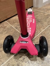 MAXI MICRO DELUXE LED SCOOTER