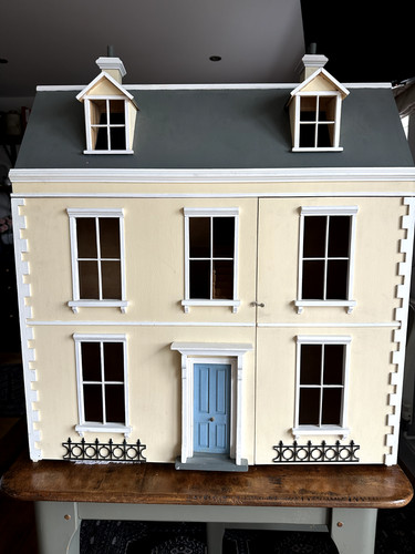 Large georgian dolls house and - dolls,