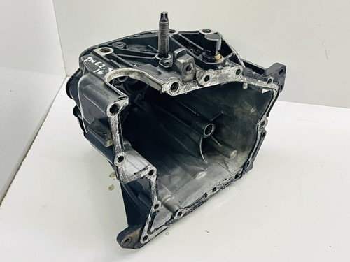 Manual gearbox rear housing - rear,
