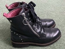 Pikolinoos Black Leather Vicar