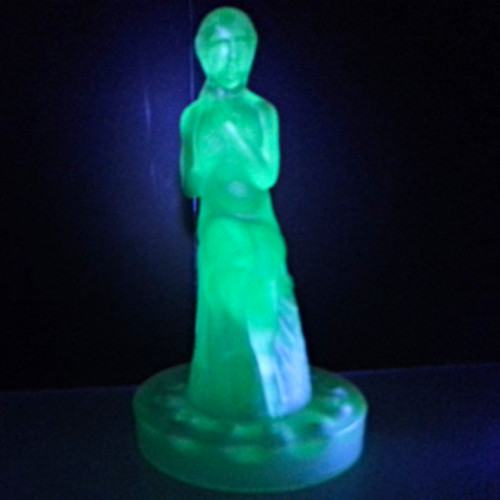 Uranium green glass seated - ,
