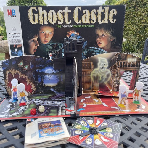 Complete vintage ghost castle - complete,