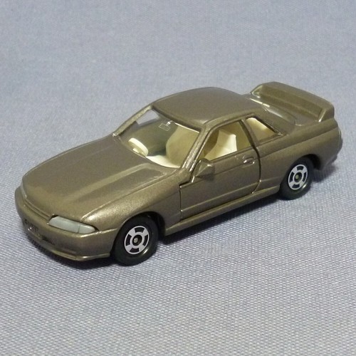 Tomica nissan skyline - 20-6,