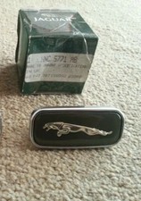 NEW GENUINE JAGUAR XJ8 XJR WING FENDER LEAPING CAT BADGE MOTIF X308 X300 XJ40 XJ