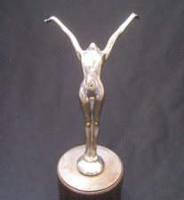 VINTAGE 1930s DESMO DAWN CAR RADIATOR CAP MASCOT ~ FEMALE BONNET/HOOD ORNAMENT