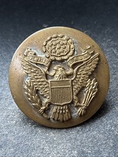United States Army WW2 Enlisted Man Original Cap Badge.