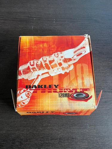 Oakley thump 128mb mp3 - thump,