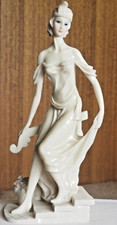 ROARING TWENTIES FIGURINE SCULPTURE: CRACEFUL LADY ON STAIRS.