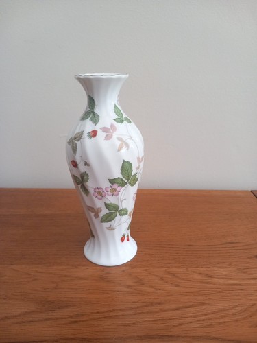 Wedgwood wild strawberry vase - wild,