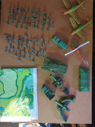 Vintage plastic army set with - plastic,