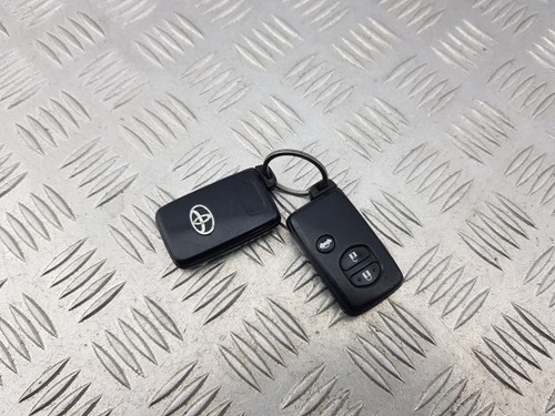 Toyota avensis button remote - toyota, 3