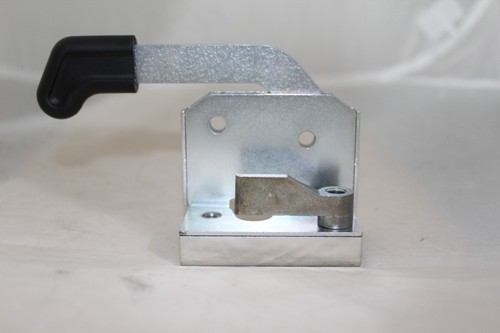 Door catch for yanmar b30v - yanmar,